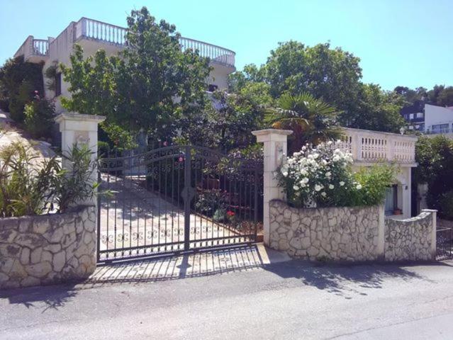 Villa Caroline 特罗吉尔 外观 照片